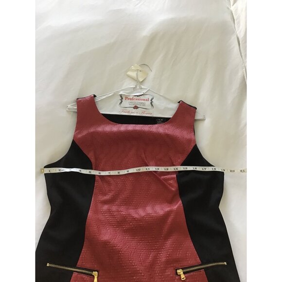 Midnight Velvet Red & Black Sleeveless Sheath Dress With Textured Front & Zipper - Picture 7 of 8